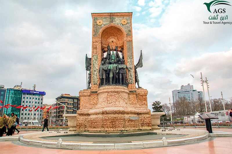 میدان تکسیم